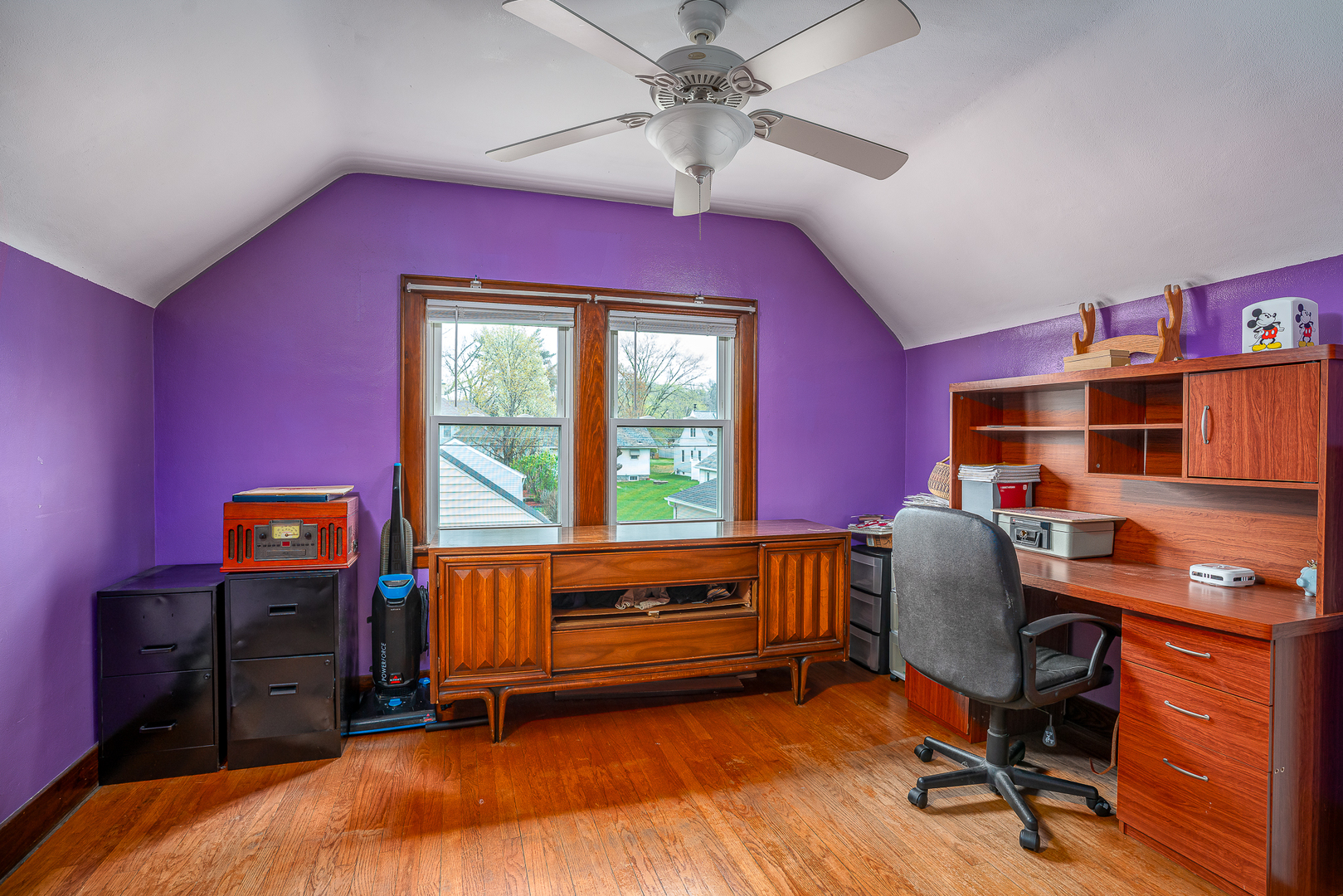 414 45th Street Moline, IL 61265 - Photo 11 of 13 a livingroom with workspace and a window