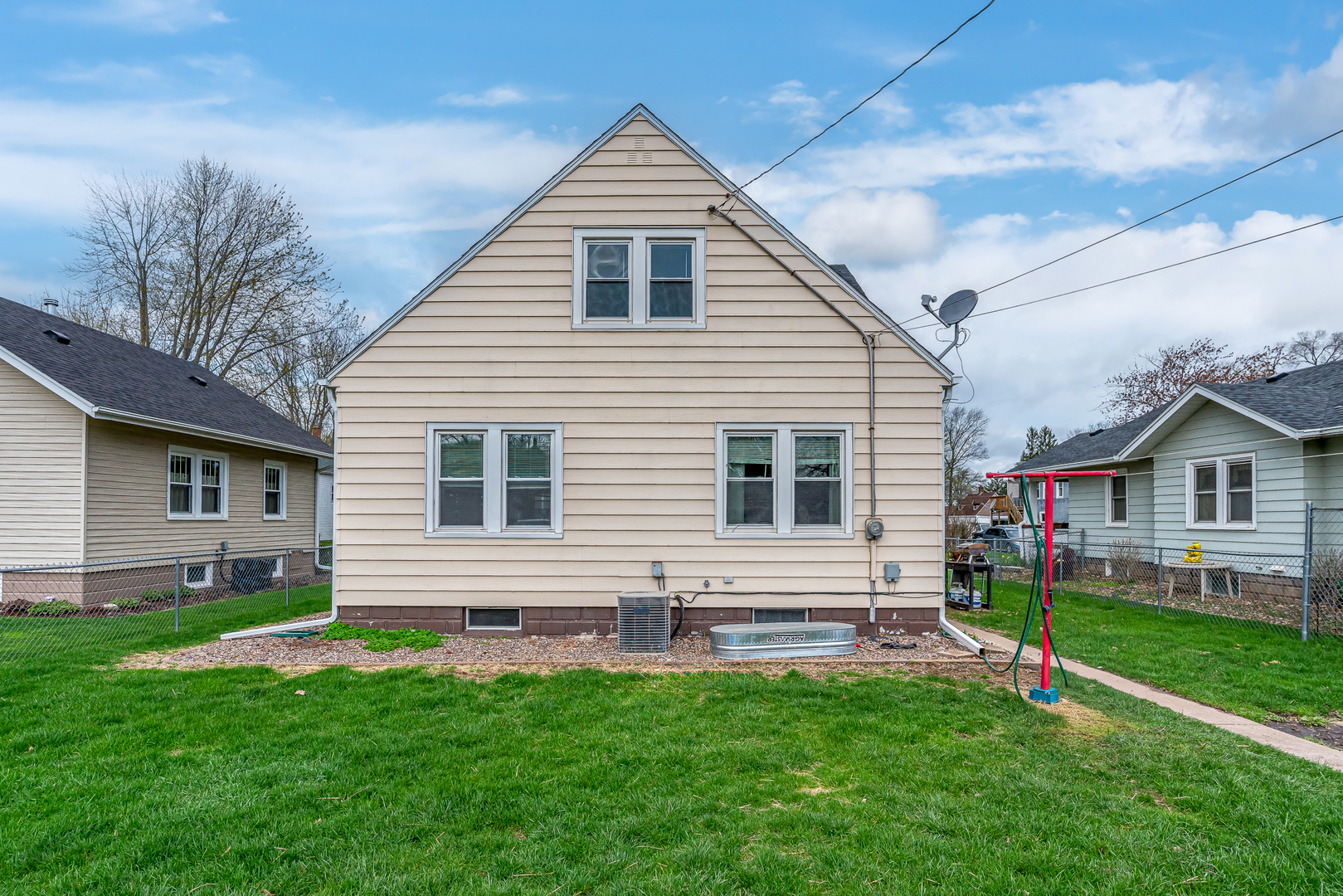414 45th Street Moline, IL 61265 - Photo 2 of 13 a front view of house with yard and green space