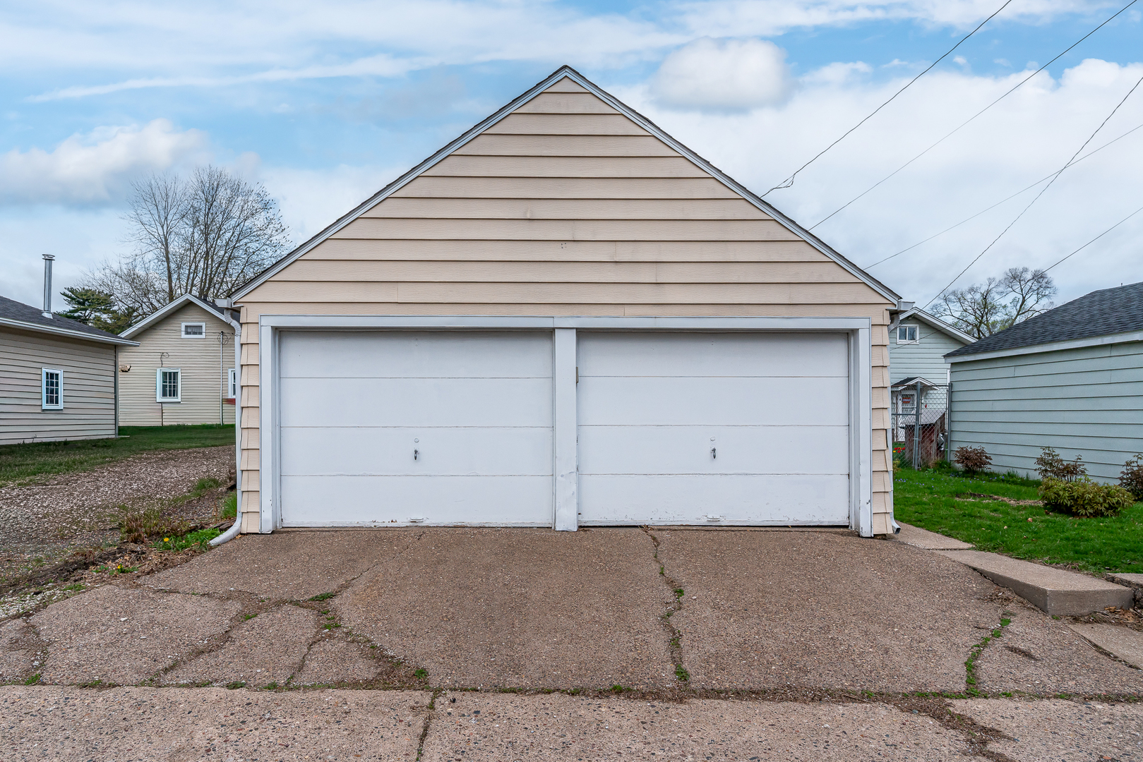 414 45th Street Moline, IL 61265 - Photo 3 of 13 a view of a house