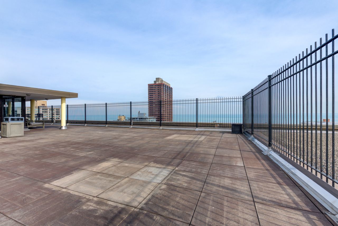 2930 North Sheridan Road, Unit 1010 Chicago, IL 60657 - Photo 21 of 24 a view of a terrace