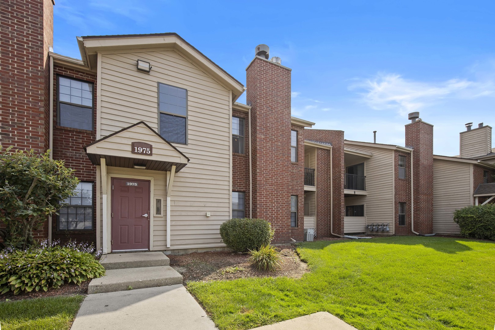 1975 North Hicks Road, Unit 207 Palatine, IL 60074 - Photo 2 of 12