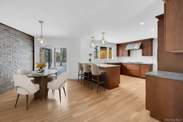 $2,800,000 | 4 Northwood Court, Woodbury, NY 11797