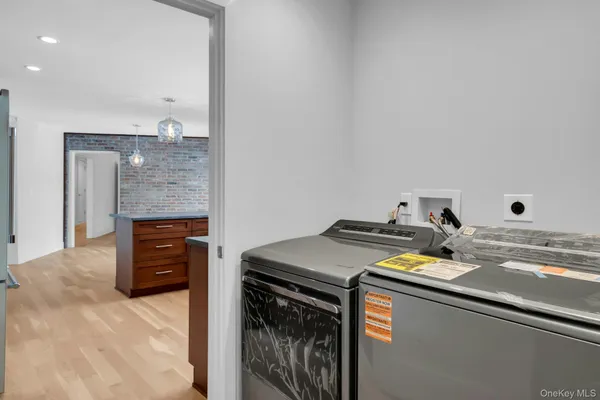 $2,800,000 | 4 Northwood Court, Woodbury, NY 11797