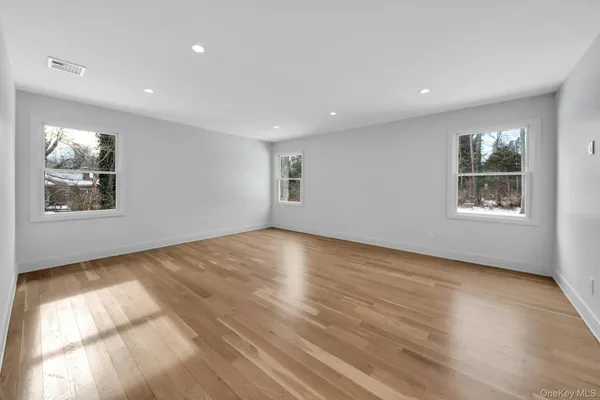 $2,800,000 | 4 Northwood Court, Woodbury, NY 11797