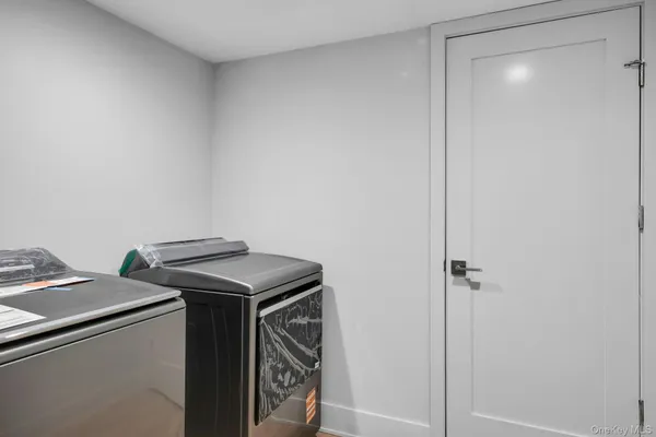 $2,800,000 | 4 Northwood Court, Woodbury, NY 11797