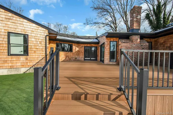 $2,800,000 | 4 Northwood Court, Woodbury, NY 11797