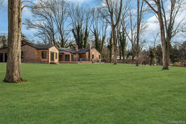 $2,800,000 | 4 Northwood Court, Woodbury, NY 11797