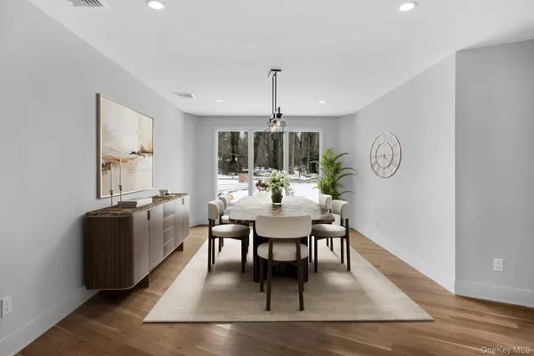 $2,800,000 | 4 Northwood Court, Woodbury, NY 11797