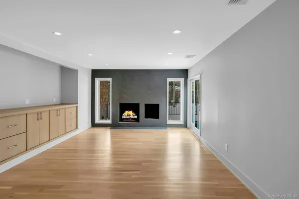 $2,800,000 | 4 Northwood Court, Woodbury, NY 11797