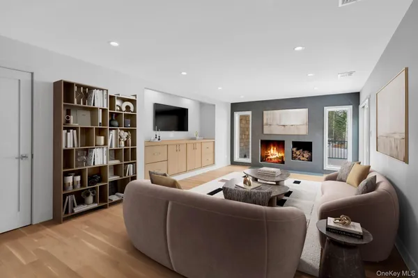 $2,800,000 | 4 Northwood Court, Woodbury, NY 11797