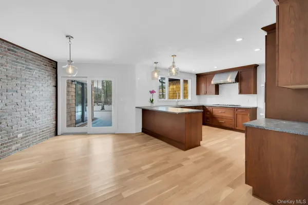 $2,800,000 | 4 Northwood Court, Woodbury, NY 11797