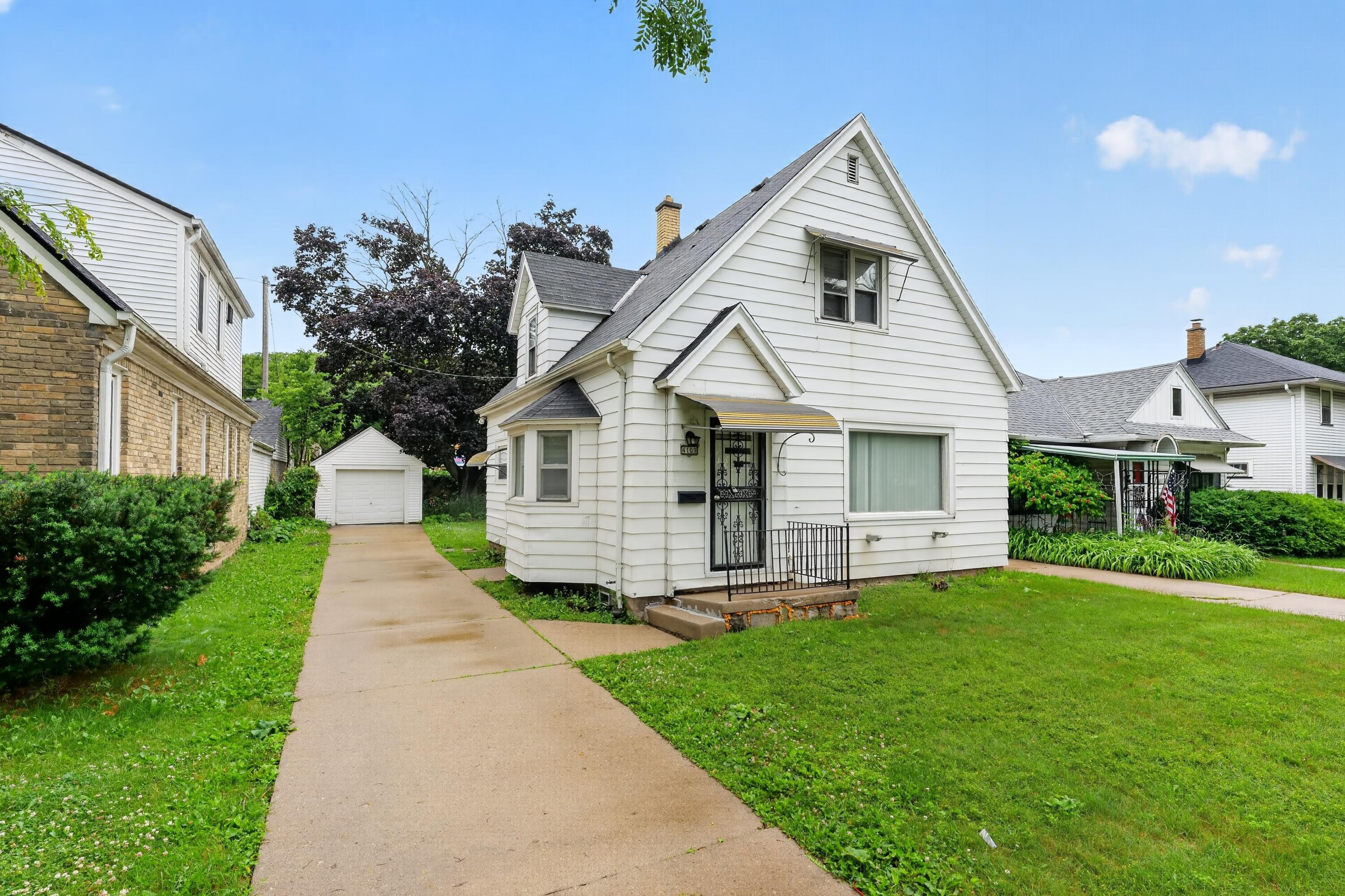 4109 North 39th Street Milwaukee, WI 53216 - Photo 3 of 37 07_4109_N_39th_St-Exterior-8842