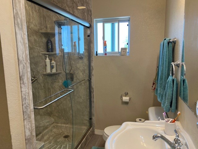 406 West 8th Street Brady, TX 76825 - Photo 16 of 33 a bathroom with a sink and toilet