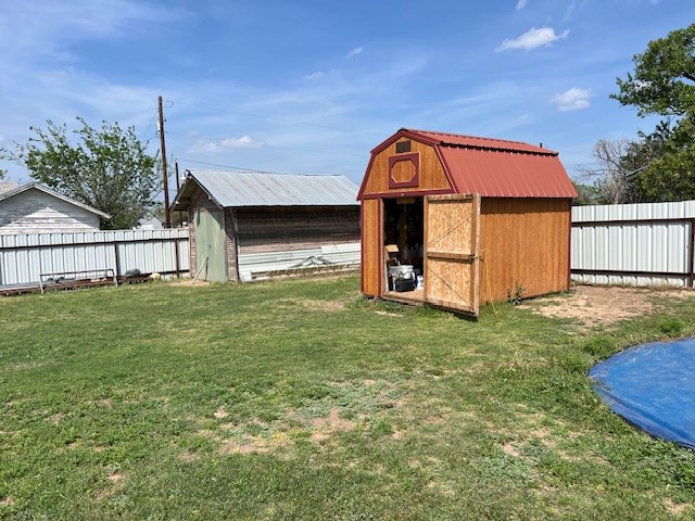 406 West 8th Street Brady, TX 76825 - Photo 27 of 33 a view of backyard with deck and garden