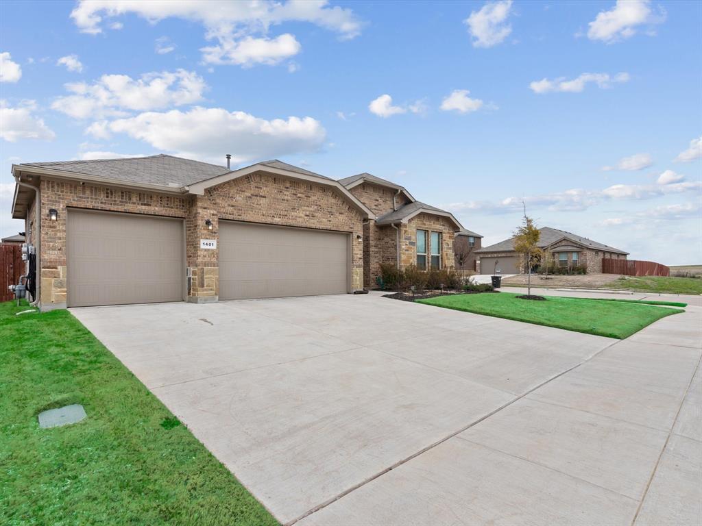 1401 Pleasanton Road San Antonio, TX 78221 - Photo 1 of 1 a front view of house with yard