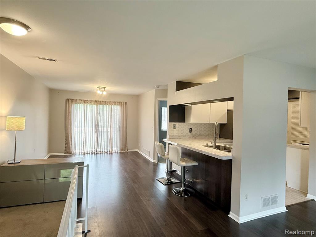 1550 Meadowside Drive, Unit 187 Rochester, MI 48307 - Photo 4 of 43