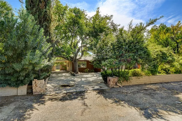 $2,000 | 5649 Sheila Avenue, Las Vegas, NV 89108