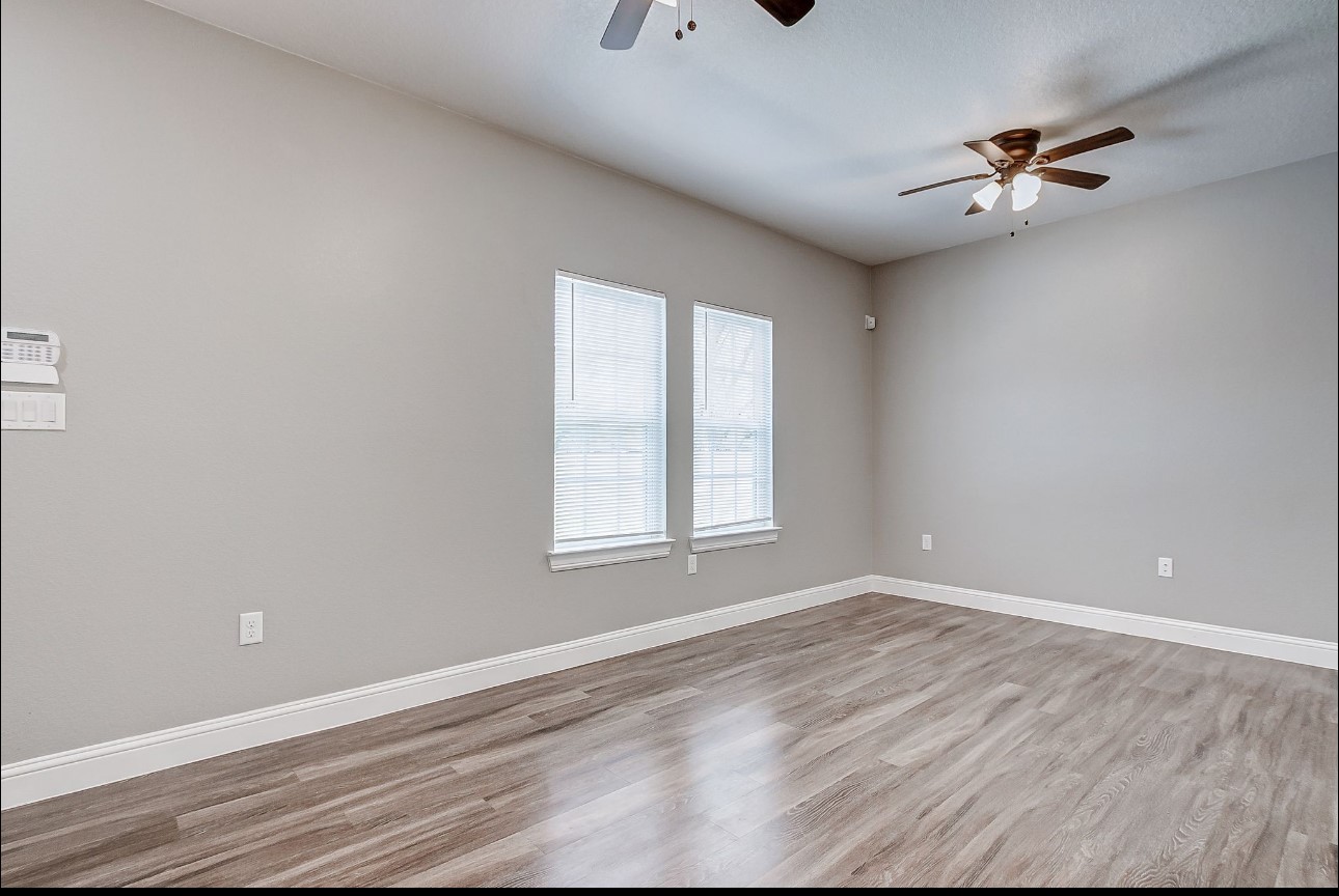 2402 Spence Street, Unit A Houston, TX 77093 - Photo 5 of 14 LIVING ROOM
