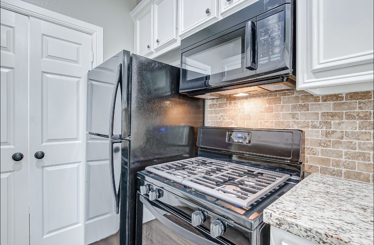 2402 Spence Street, Unit A Houston, TX 77093 - Photo 9 of 14 KITCHEN