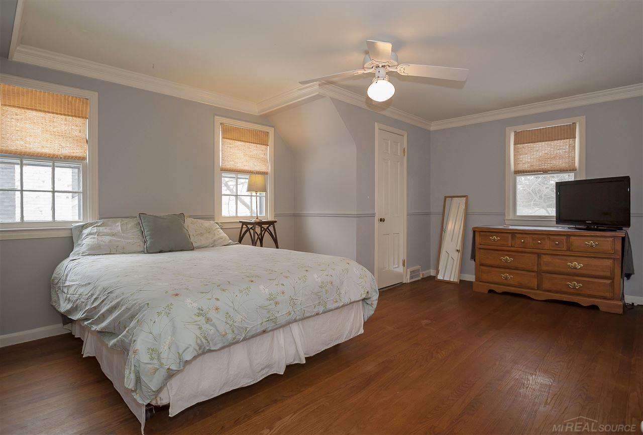 1010 Roslyn Road Grosse Pointe, MI 48236 - Photo 21 of 35 31340445-20.JPG