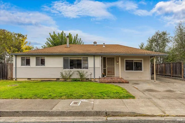 $880,000 | 911 Harold Lane, Healdsburg, CA 95448