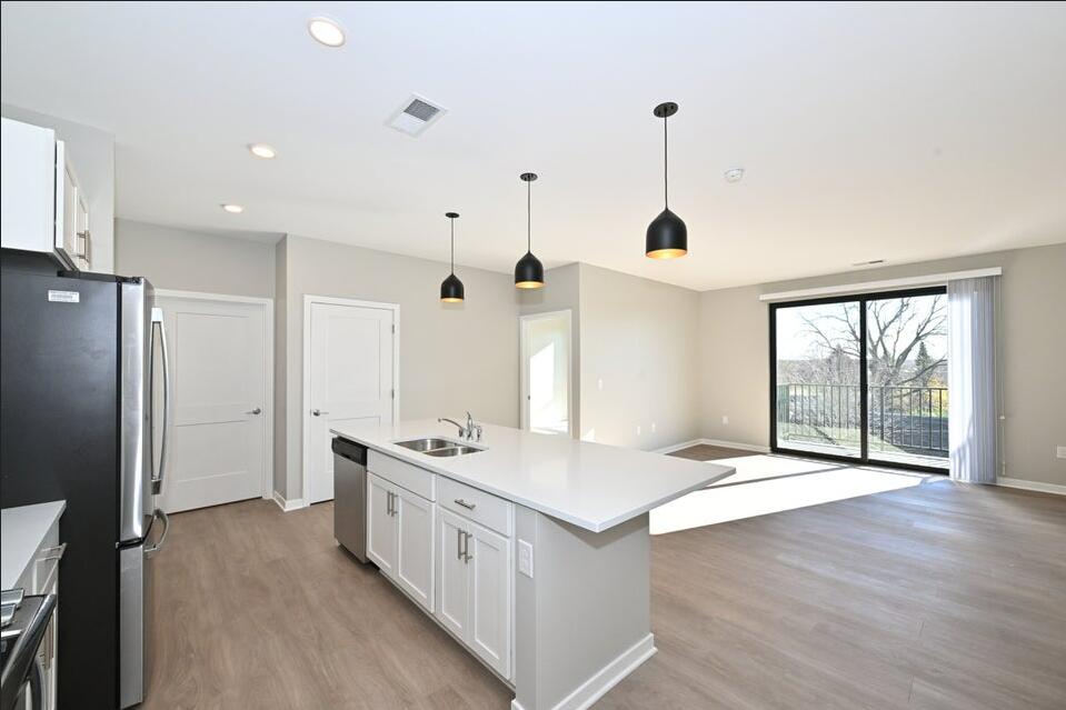 Interior - Kitchen to Living Rm