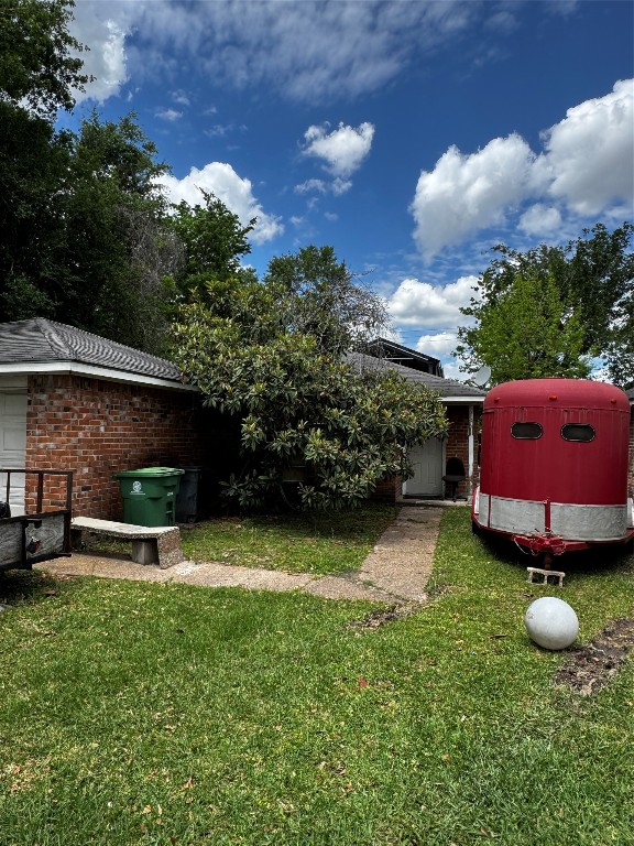 8910 Carousel Lane Houston, TX 77080 - Photo 4 of 7 a view of an outdoor sitting space