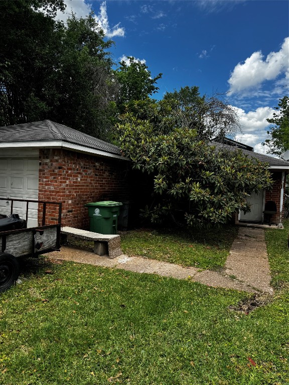 8910 Carousel Lane Houston, TX 77080 - Photo 6 of 7 a view of a garden with a bench