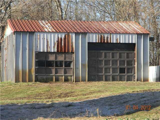 2607 Freedom Road Spencer, IN 47460 - Photo 2 of 10