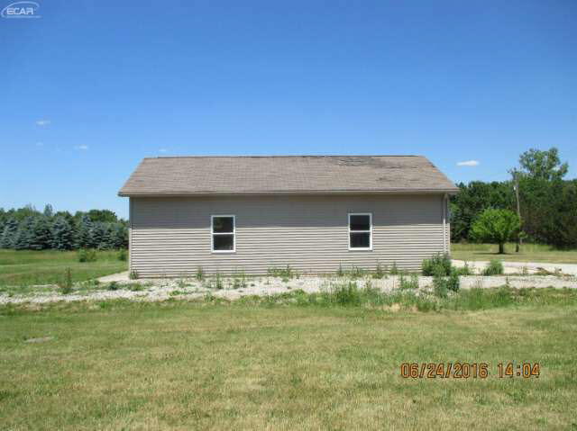 6879 Oak Grove Road Howell, MI 48855 - Photo 6 of 30 21182095-5.JPG