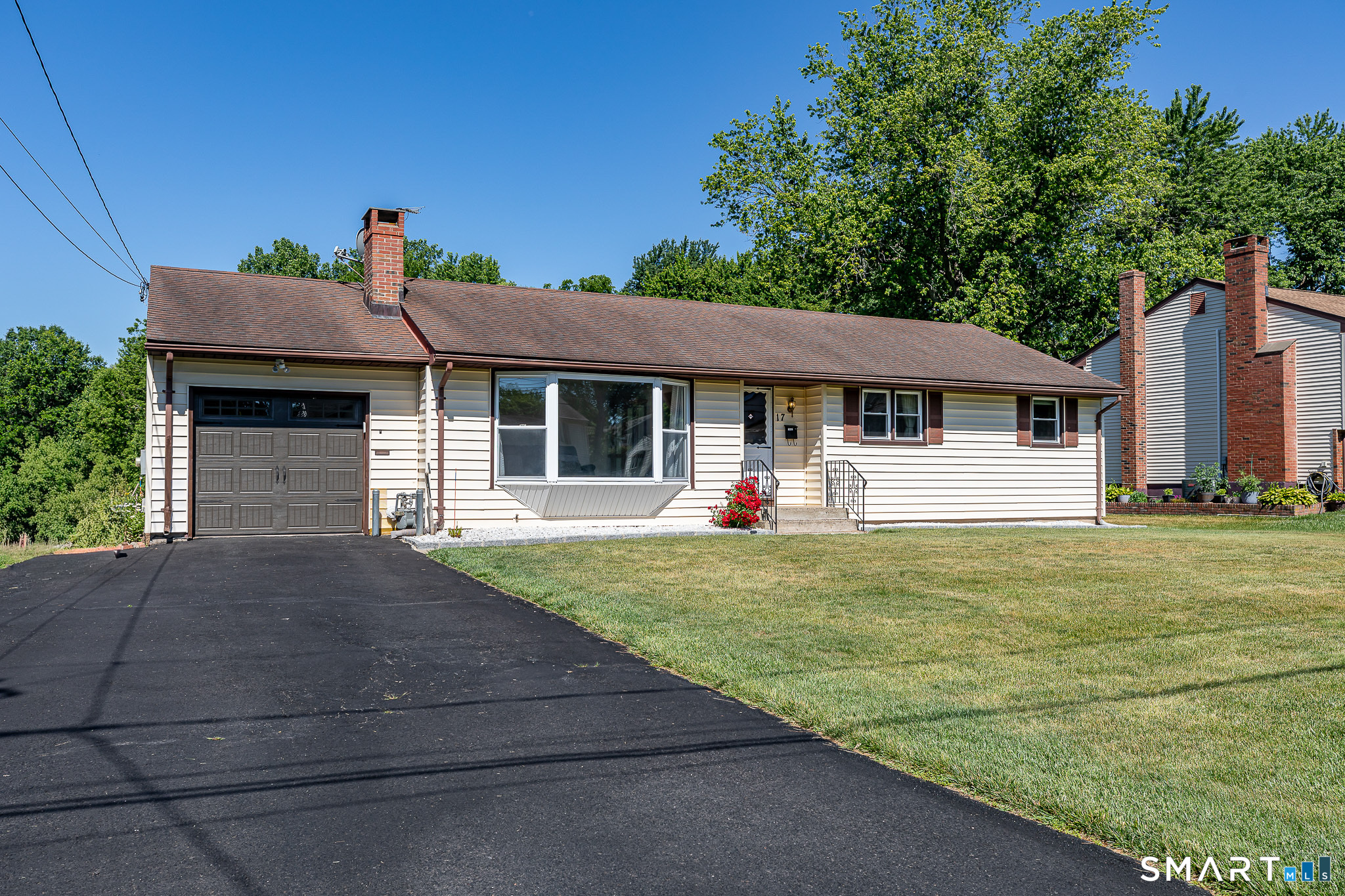 17 School House Road Newington, CT 06111 - Photo 2 of 25