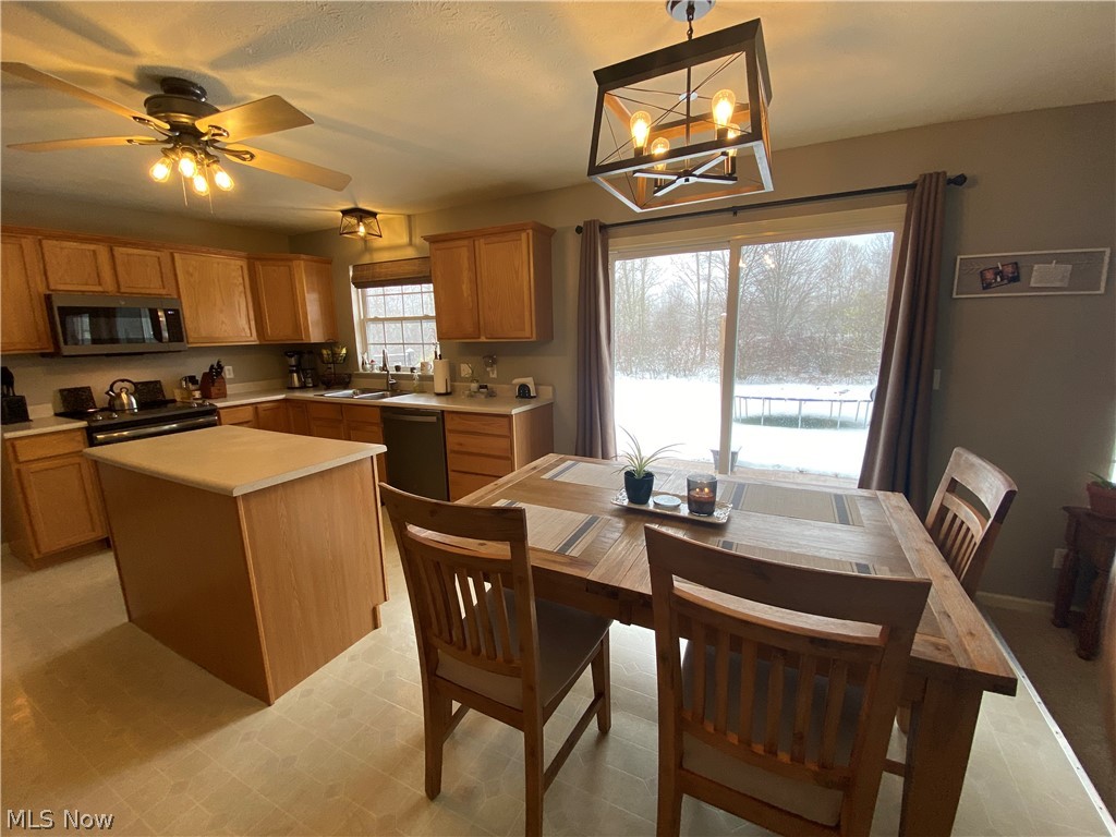125 Sandstone Ridge Way Berea, OH 44017 - Photo 3 of 28 Gallery Image 3