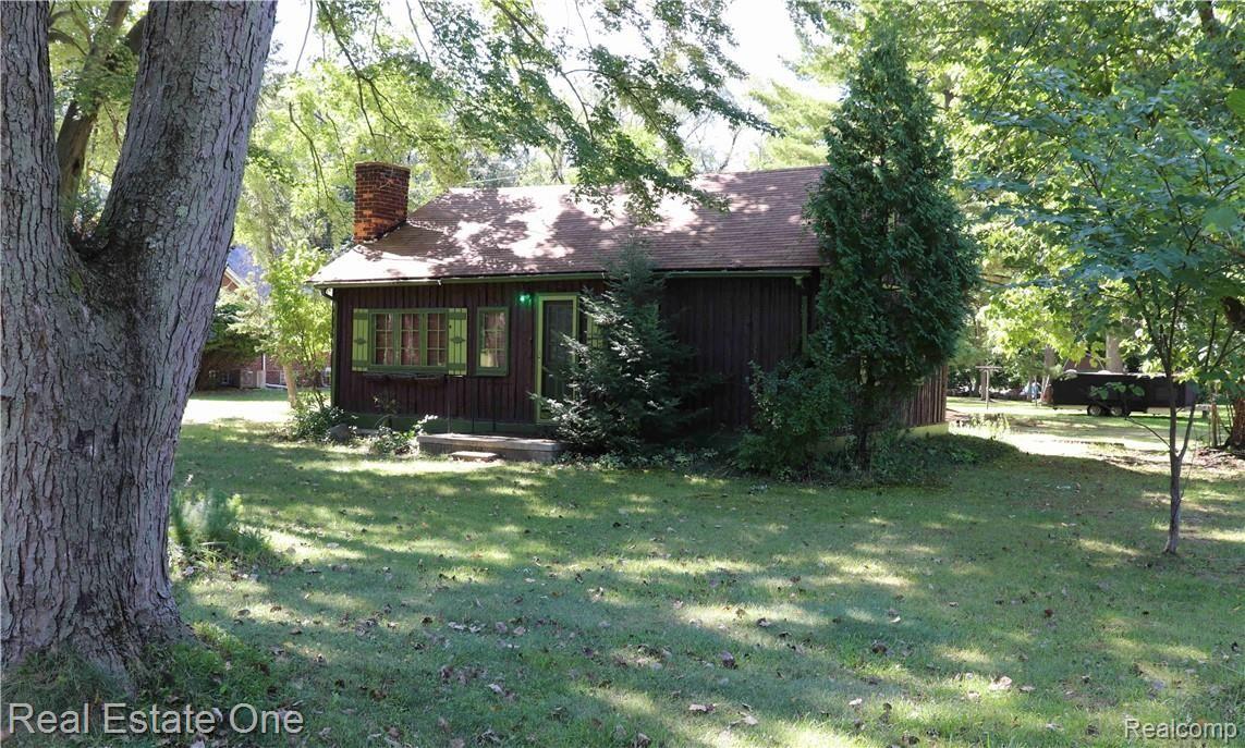 21903 Berg Road Southfield, MI 48033 - Photo 3 of 17 03-IMG_1472c.JPG