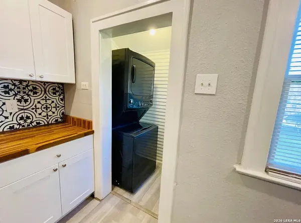 $950 | 2907 North Elmendorf Street, Unit 2911, San Antonio, TX 78201