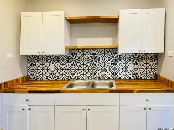 $950 | 2907 North Elmendorf Street, Unit 2911, San Antonio, TX 78201