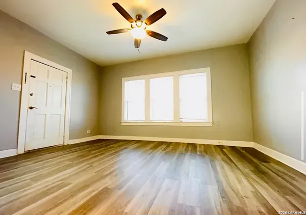 $950 | 2907 North Elmendorf Street, Unit 2911, San Antonio, TX 78201