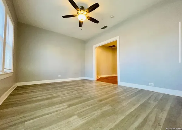 $950 | 2907 North Elmendorf Street, Unit 2911, San Antonio, TX 78201