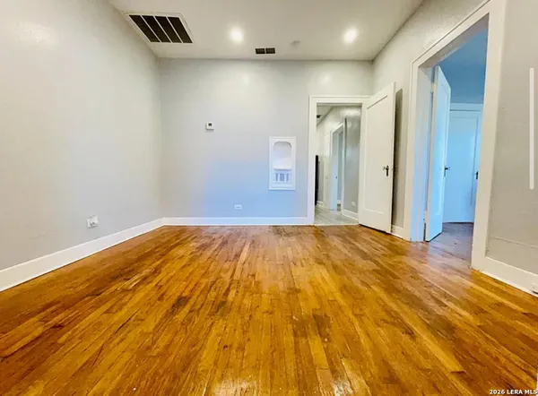 $950 | 2907 North Elmendorf Street, Unit 2911, San Antonio, TX 78201