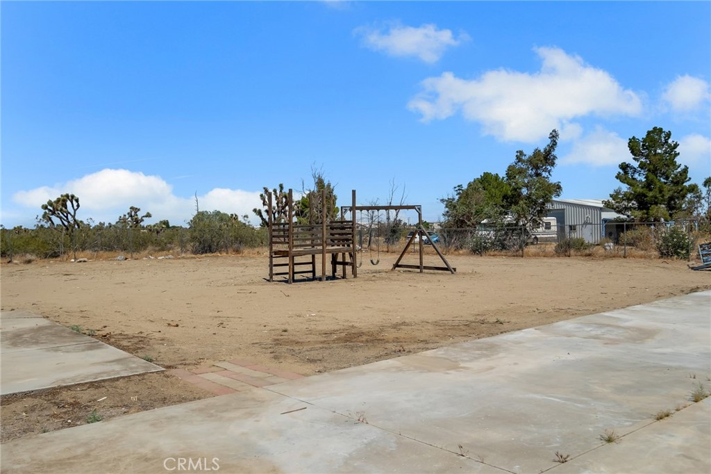 12736 Oasis Road Pinon Hills, CA 92372 - Photo 26 of 33