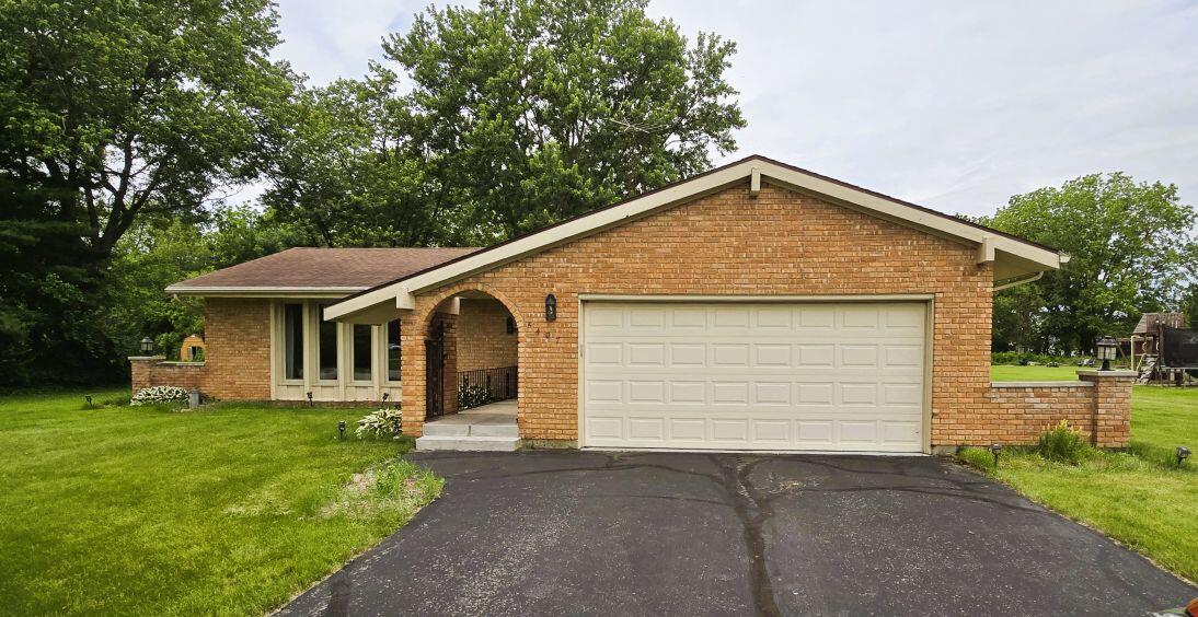 6407 Floyd Drive Springfield, OH 45502 - Photo 2 of 46