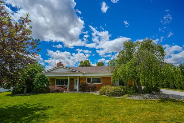 $279,500 | 607 Frost Drive, Bay City, MI 48706