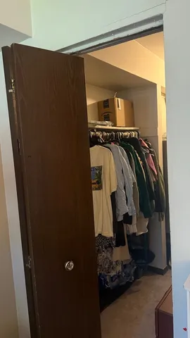 $1,400 | 650 Perrie Drive, Unit 101, Elk Grove Village, IL 60007