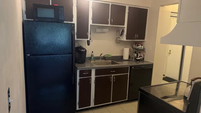 $1,400 | 650 Perrie Drive, Unit 101, Elk Grove Village, IL 60007