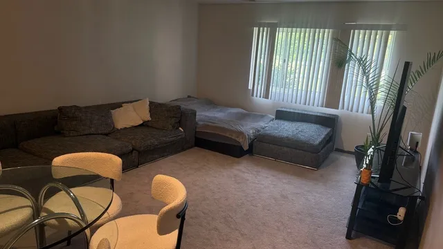 $1,400 | 650 Perrie Drive, Unit 101, Elk Grove Village, IL 60007