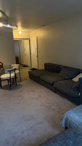 $1,400 | 650 Perrie Drive, Unit 101, Elk Grove Village, IL 60007