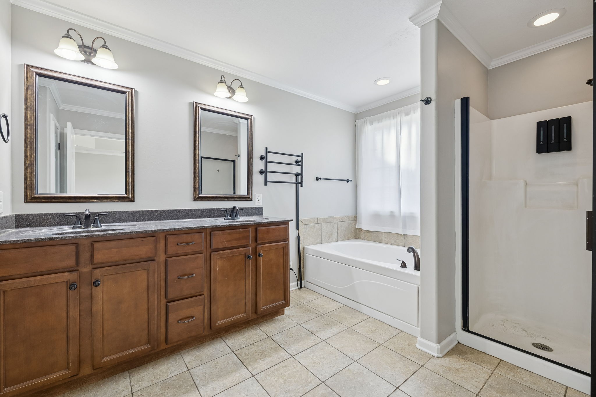 3760 Suiter Road Clarksville, TN 37040 - Photo 18 of 39 a bathroom with a tub sink and mirror
