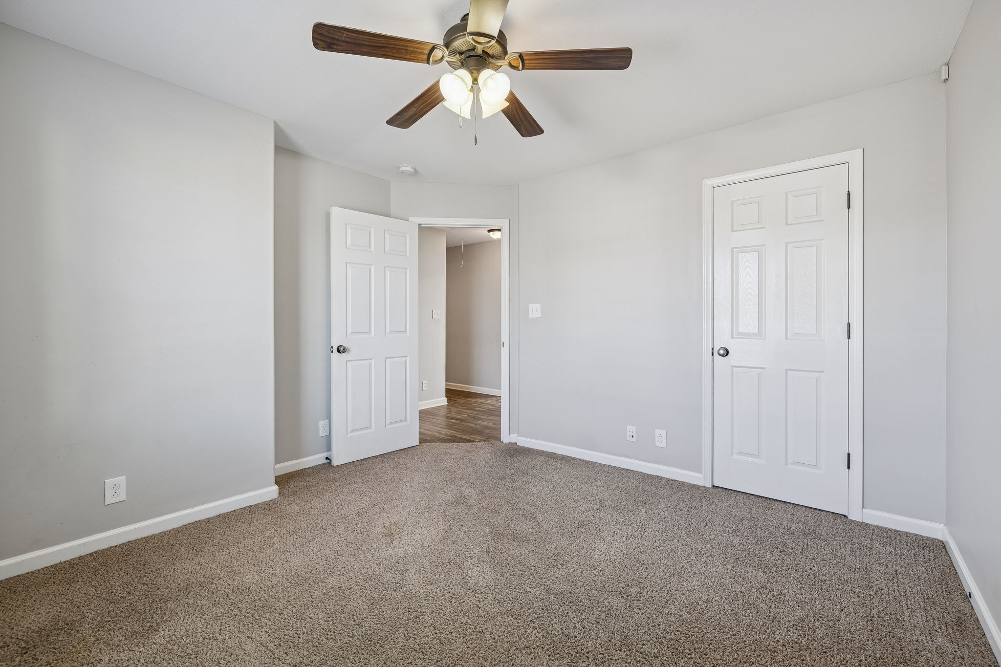 3760 Suiter Road Clarksville, TN 37040 - Photo 23 of 39 an empty room with chandelier fan