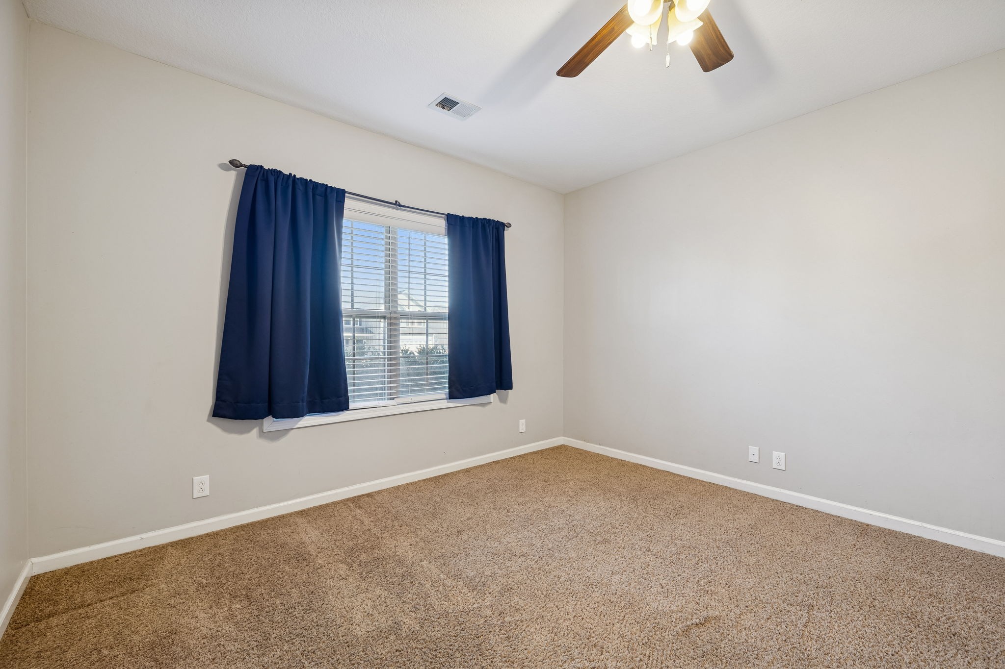 3760 Suiter Road Clarksville, TN 37040 - Photo 28 of 39 an empty room with windows