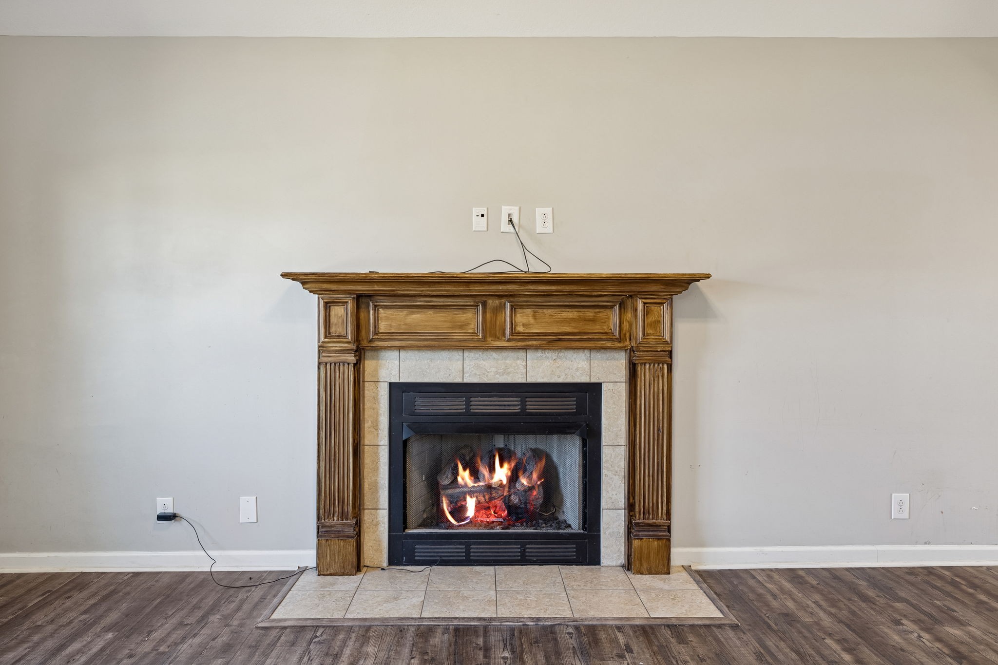 3760 Suiter Road Clarksville, TN 37040 - Photo 8 of 39 a living room with a fireplace