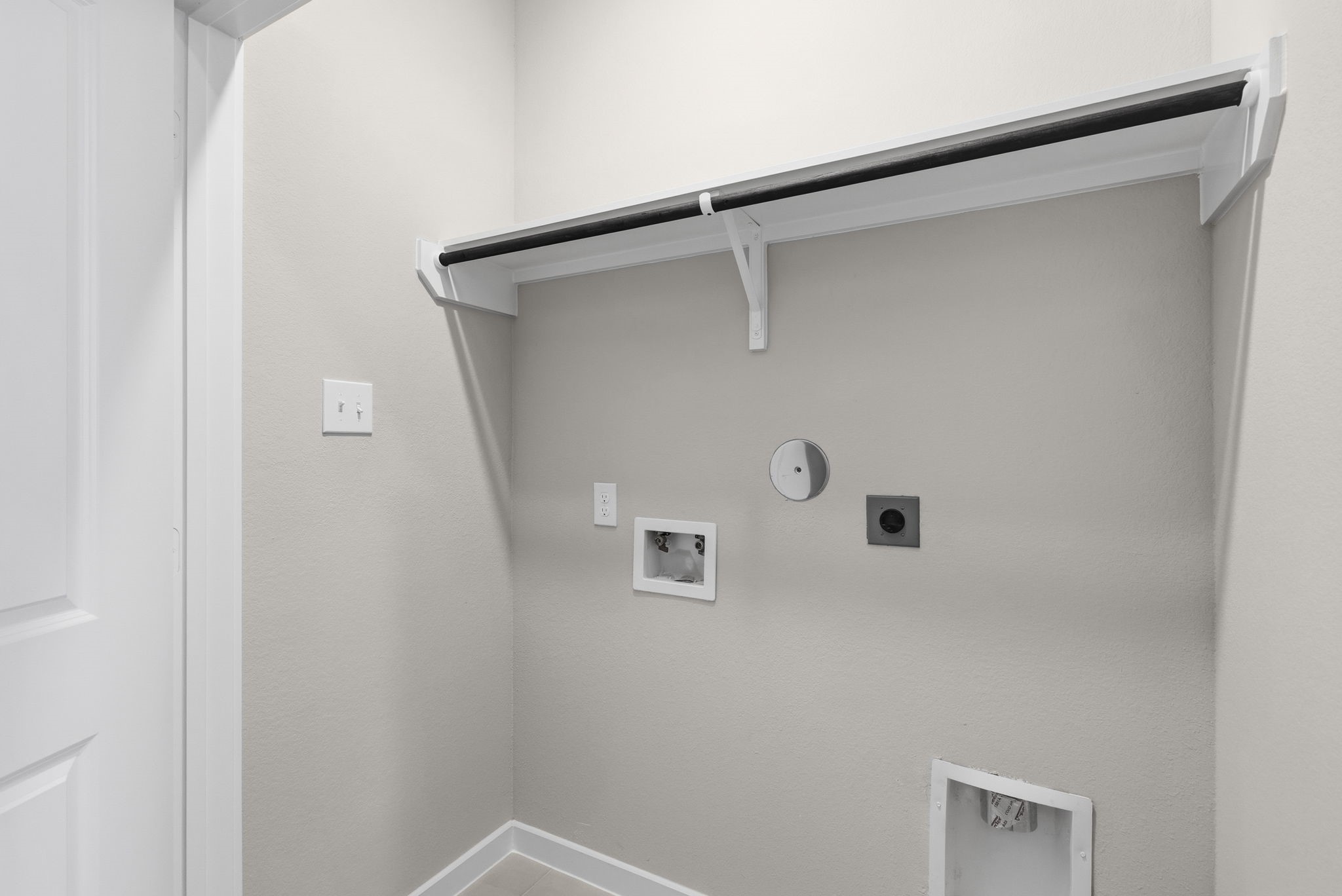 3627 Atlas Pt Lane Angleton, TX 77515 - Photo 22 of 36 a view of bathroom